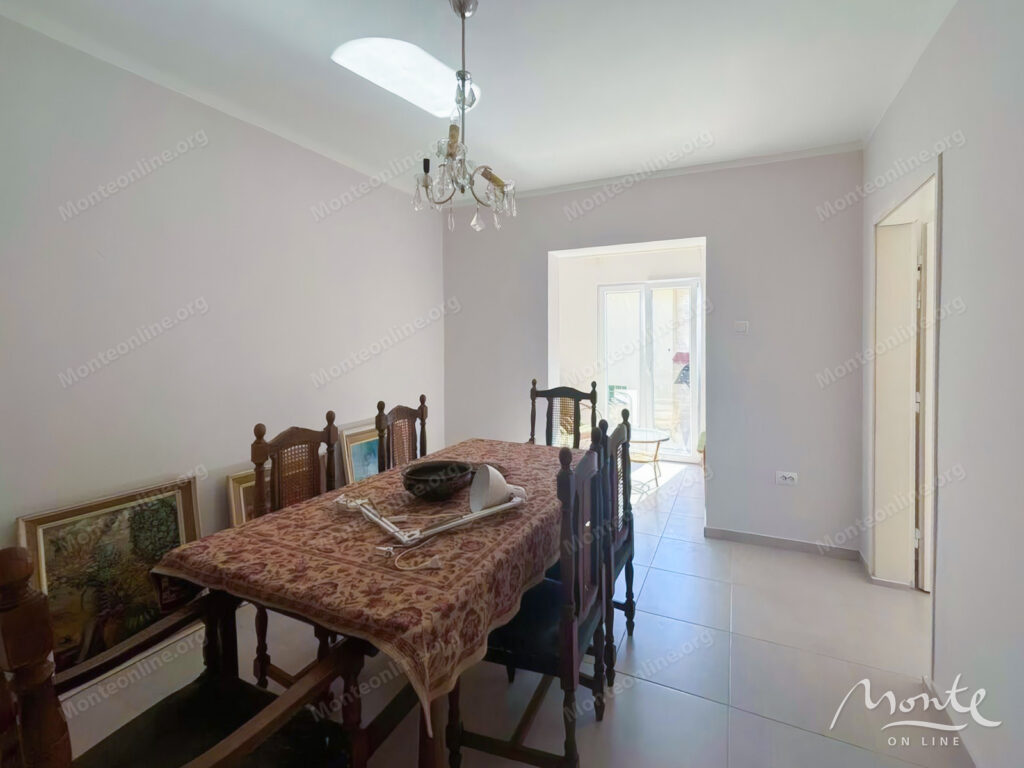 nebolshoj uyutnyj dvuhetazhnyj dom v 150 metrah ot morya prchan 05