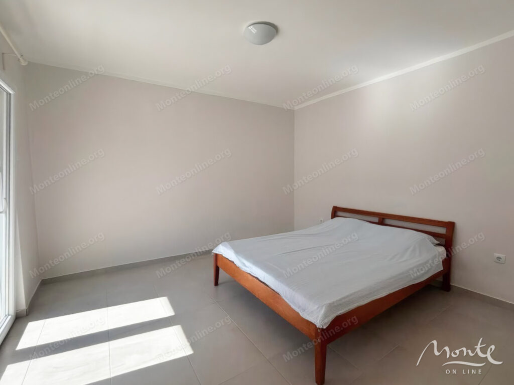 nebolshoj uyutnyj dvuhetazhnyj dom v 150 metrah ot morya prchan 06