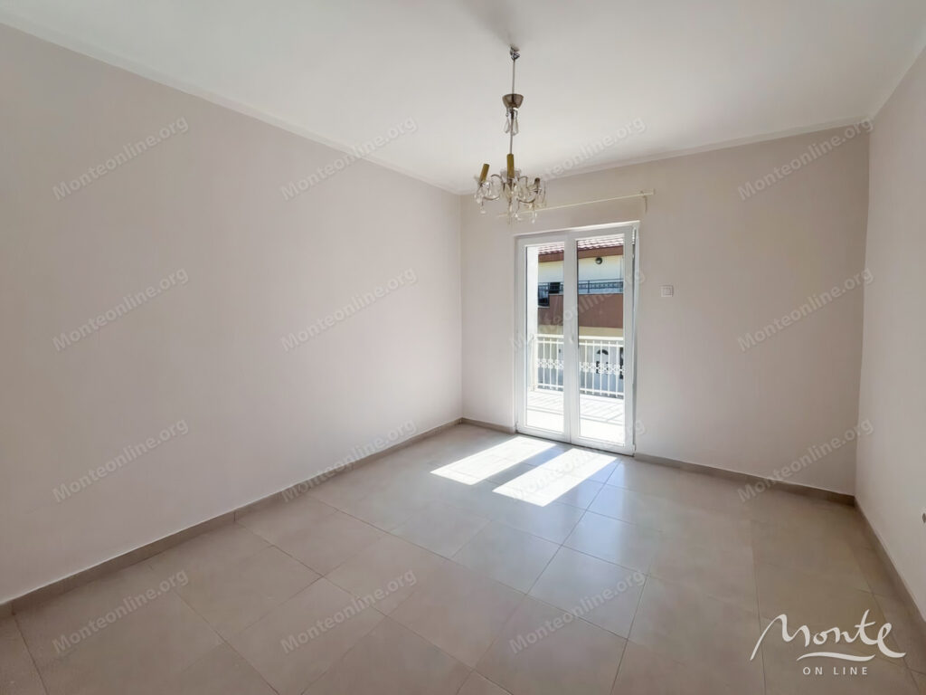 nebolshoj uyutnyj dvuhetazhnyj dom v 150 metrah ot morya prchan 07