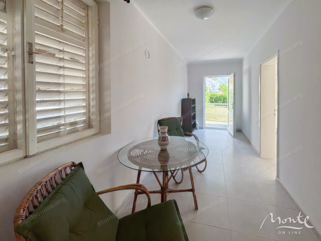 nebolshoj uyutnyj dvuhetazhnyj dom v 150 metrah ot morya prchan 08