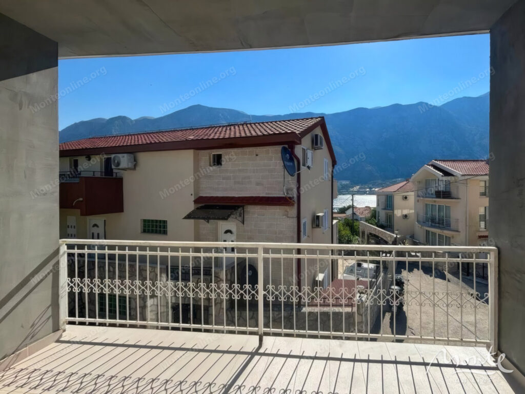 nebolshoj uyutnyj dvuhetazhnyj dom v 150 metrah ot morya prchan 09