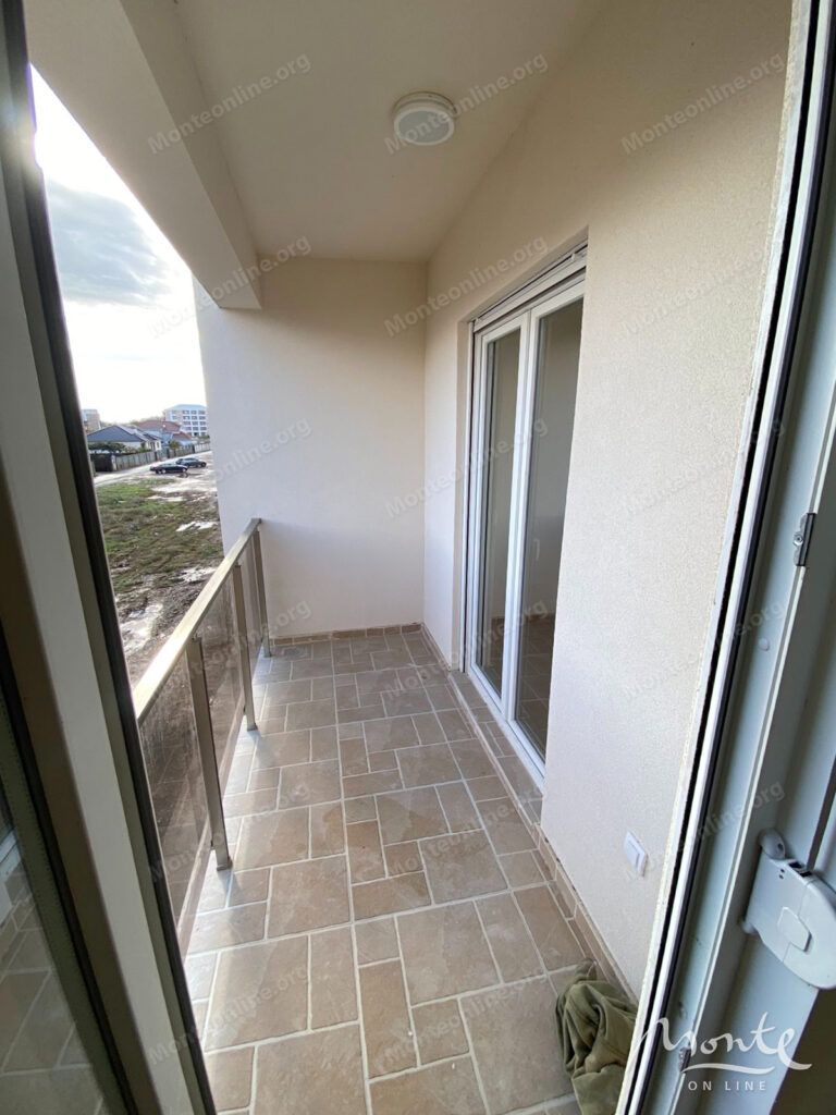 novaya kvartira s 1 spalnej v sovremennom zdanii v rajone zabelo podgoricza 09