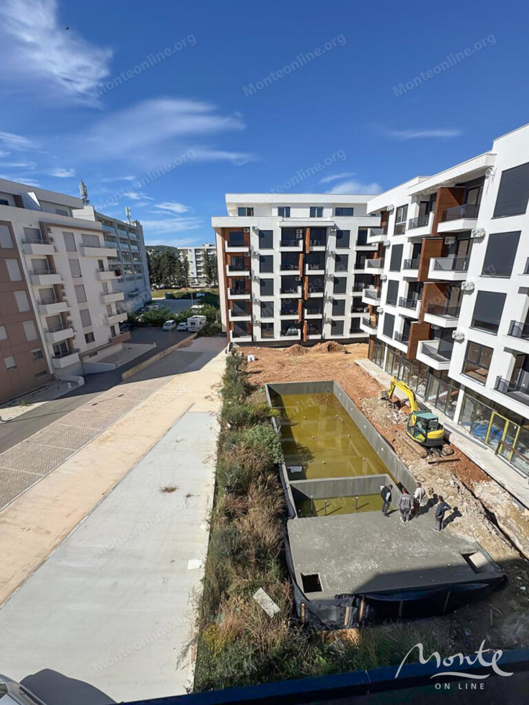 novaya kvartira s 2 spalnyami i kladovoj v komplekse s bassejnom v ulczine 04