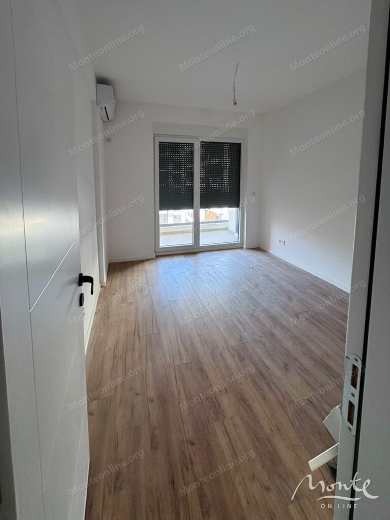 novaya kvartira s 2 spalnyami i kladovoj v komplekse s bassejnom v ulczine 07