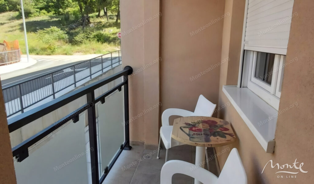 praktichnaya kvartira s 1 spalnej v novostrojke tihij rajon v podgoricze 05