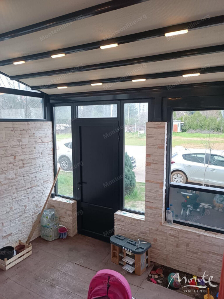 prostornaya kvartira s 1 spalnej i privatnym dvorom v podgoricze 06