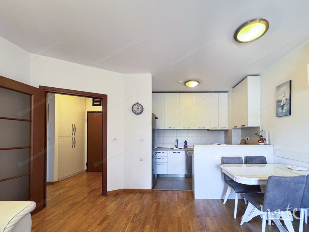 prostornaya kvartira s 2 spalnyami ryadom s torgovym czentrom delta city podgoricza 03