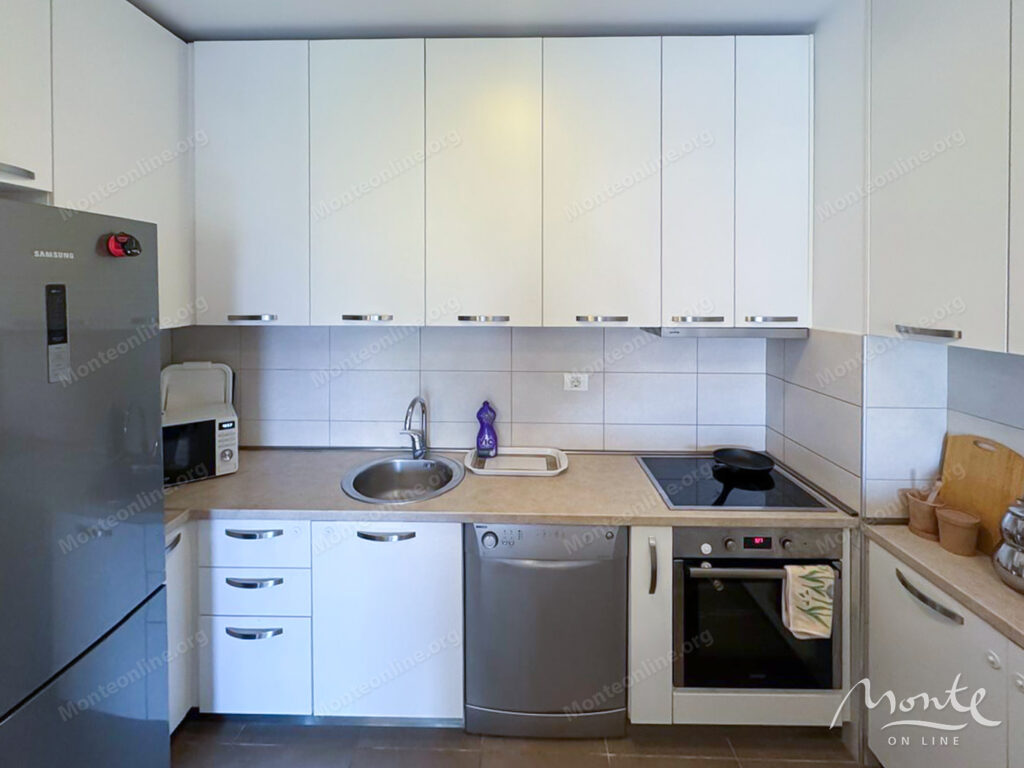 prostornaya kvartira s 2 spalnyami ryadom s torgovym czentrom delta city podgoricza 05