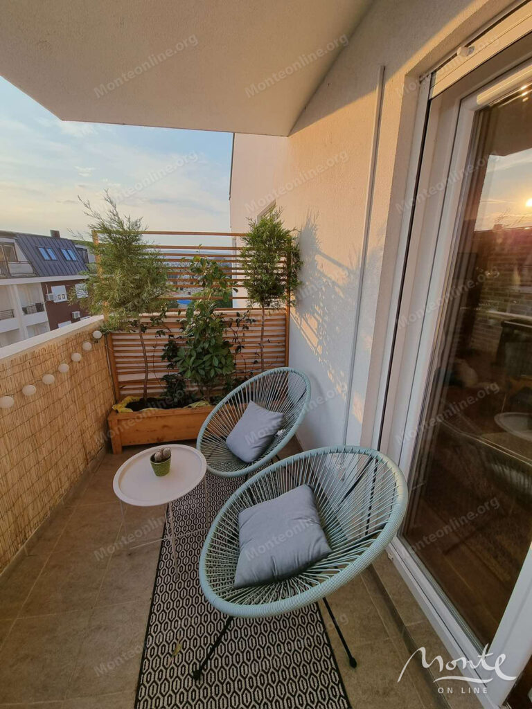 prostornaya kvartira s 2 spalnyami v novostrojke podgoricza 19