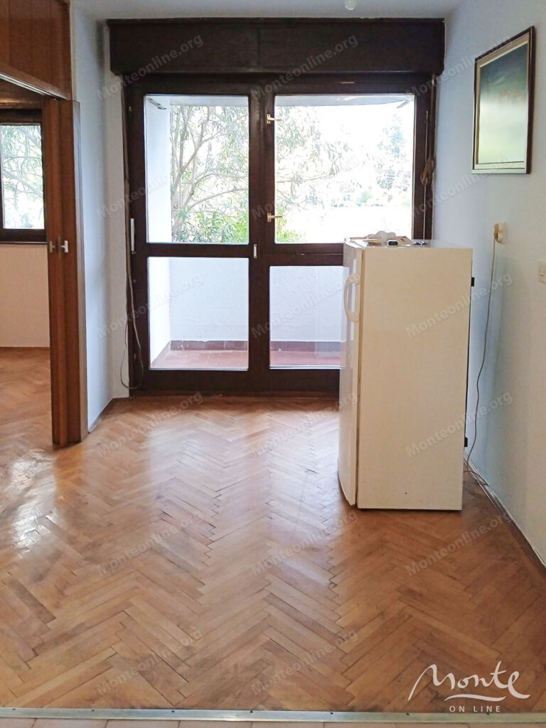 prostornaya kvartira s 2 spalnyami v rajone zabelo podgoricza 04