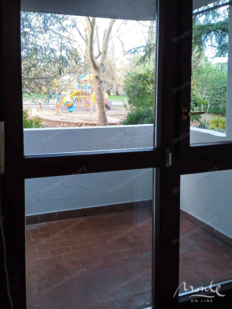 prostornaya kvartira s 2 spalnyami v rajone zabelo podgoricza 07