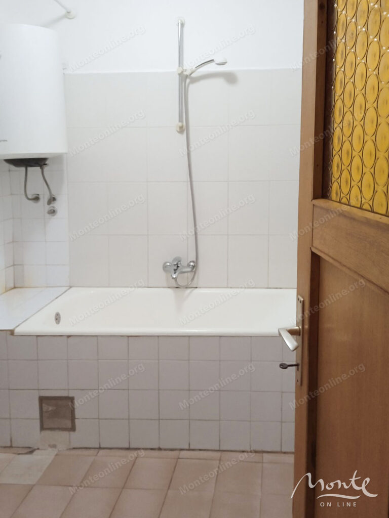 prostornaya kvartira s 2 spalnyami v rajone zabelo podgoricza 08