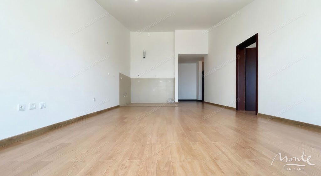 prostornaya kvartira s 3 spalnyami i vidom na more v komplekse s bassejnom petrovacz 03