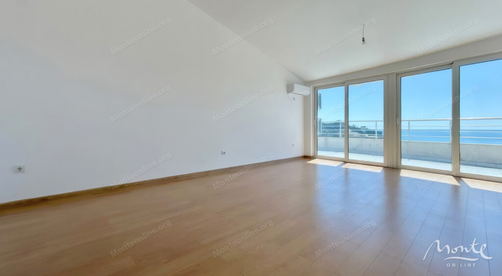 prostornaya kvartira s 3 spalnyami i vidom na more v komplekse s bassejnom petrovacz 05