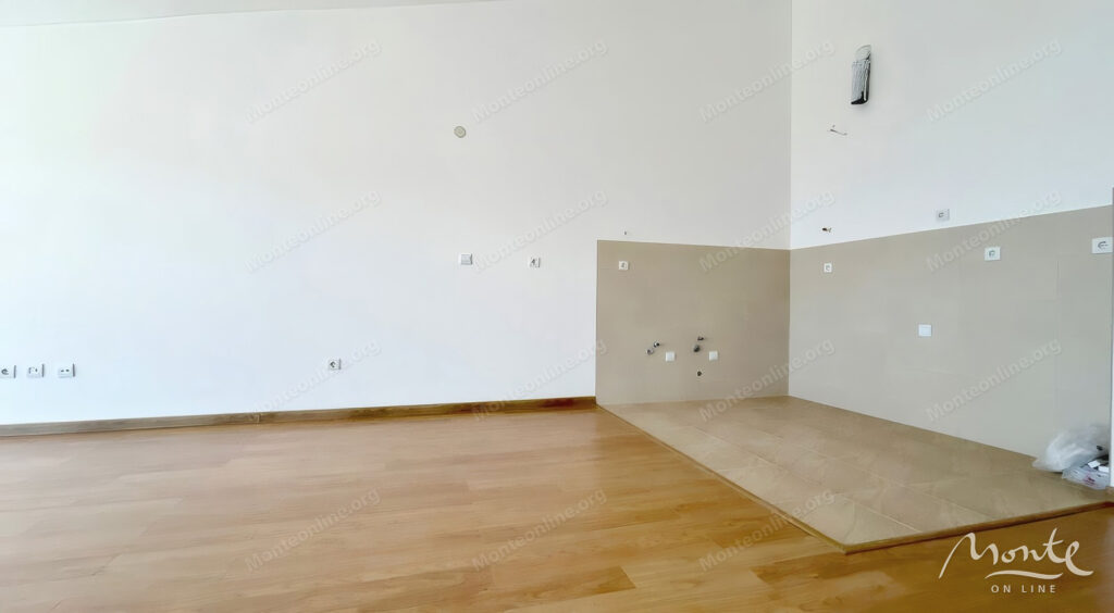 prostornaya kvartira s 3 spalnyami i vidom na more v komplekse s bassejnom petrovacz 08