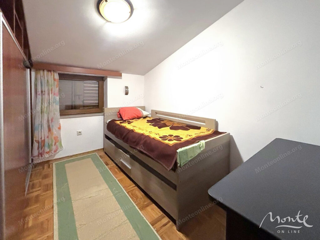 prostornaya meblirovannaya kvartira s 3 spalnyami v podgoricze 05