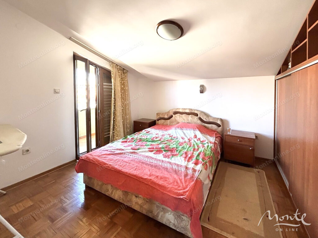 prostornaya meblirovannaya kvartira s 3 spalnyami v podgoricze 06