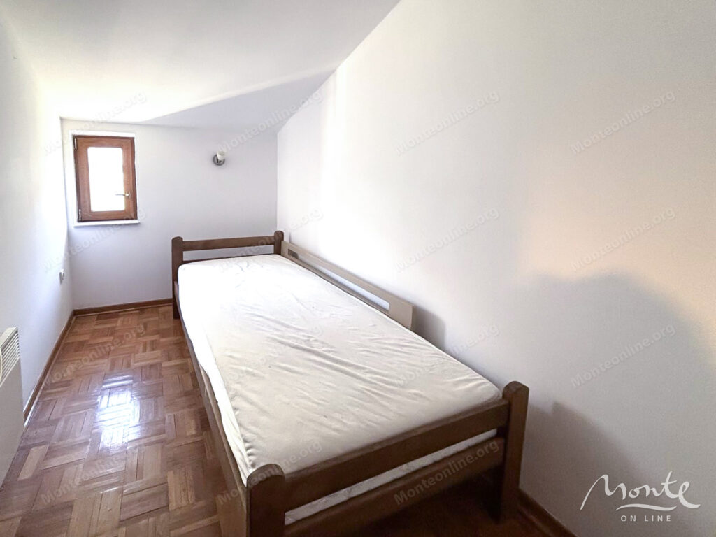 prostornaya meblirovannaya kvartira s 3 spalnyami v podgoricze 07