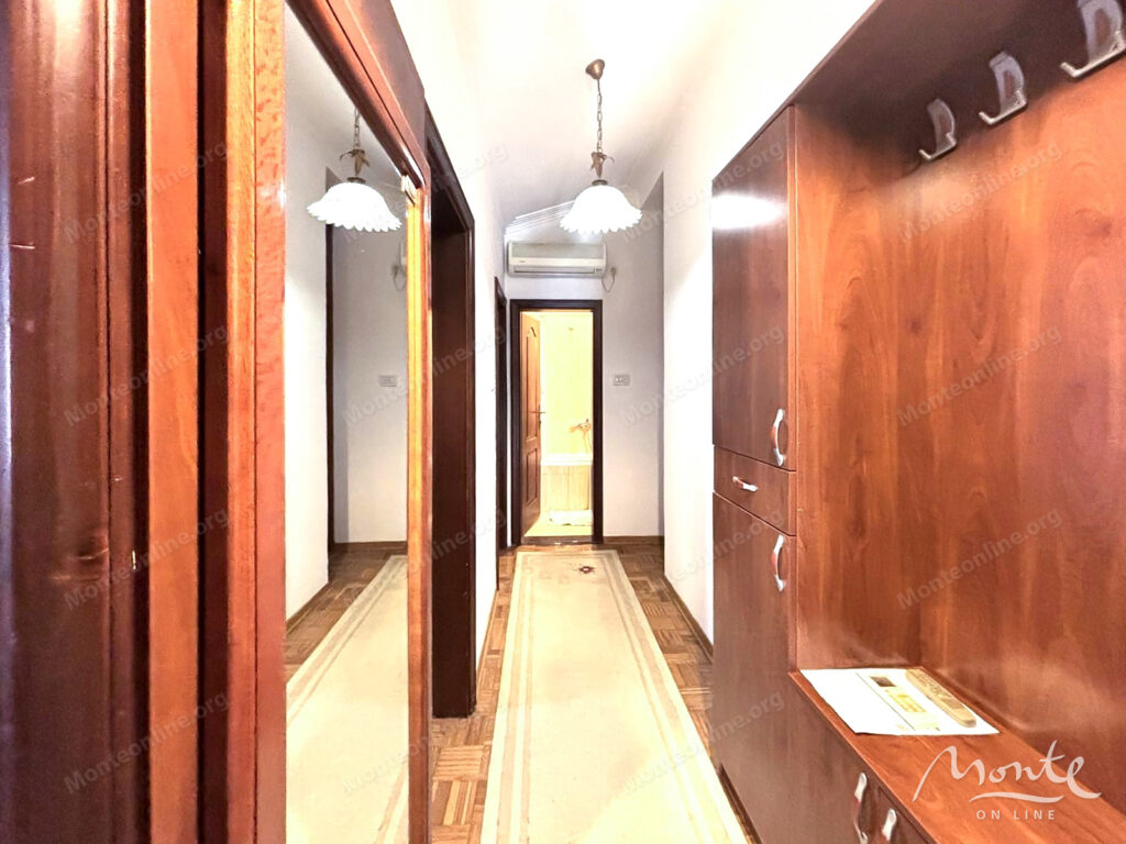 prostornaya meblirovannaya kvartira s 3 spalnyami v podgoricze 08