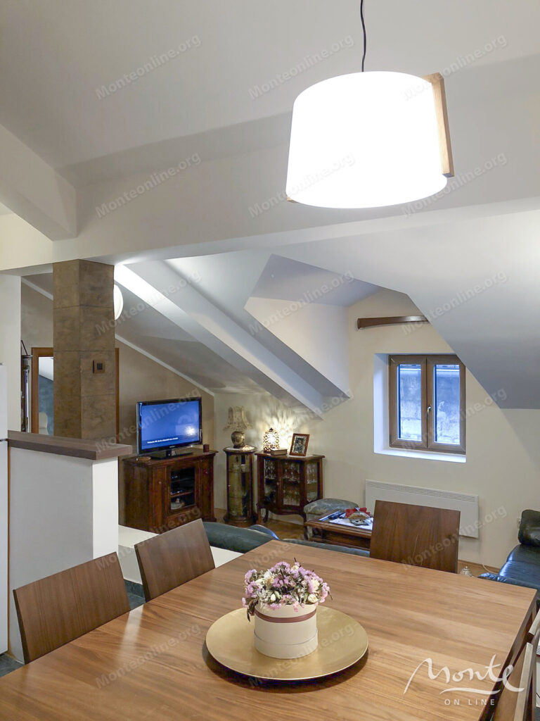 roskoshno meblirovannaya kvartira s 2 spalnyami v starom gorode kotora 06