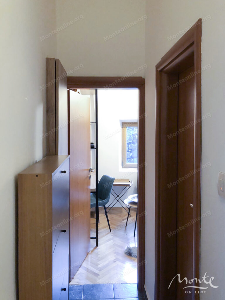 roskoshno meblirovannaya kvartira s 2 spalnyami v starom gorode kotora 23