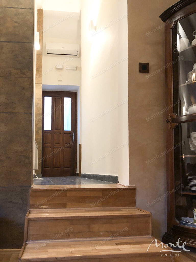 roskoshno meblirovannaya kvartira s 2 spalnyami v starom gorode kotora 24