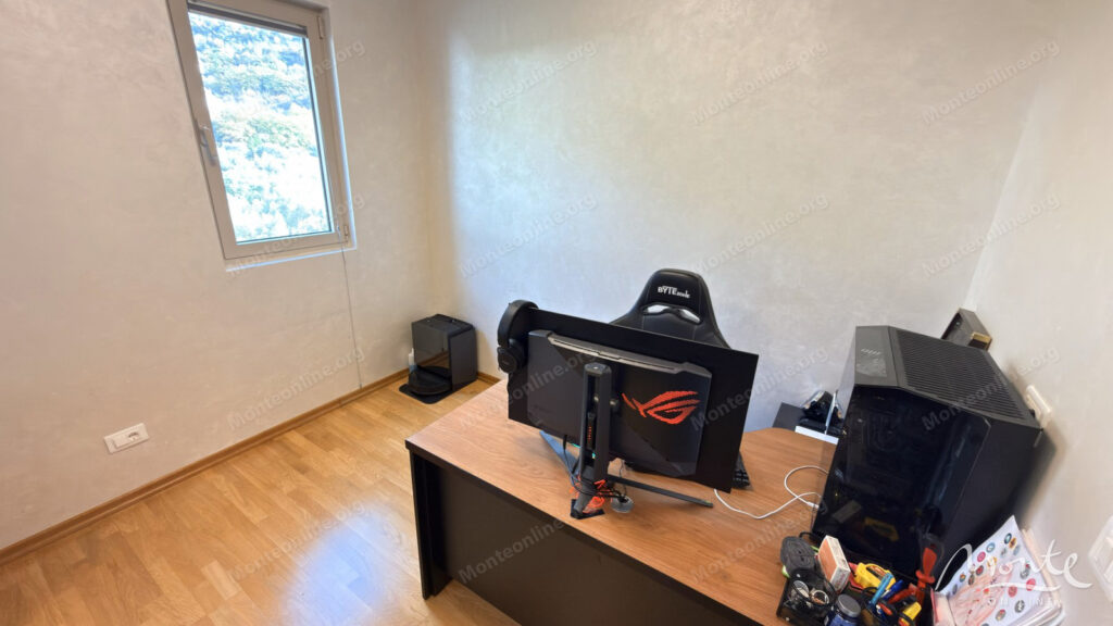 roskoshnyj penthaus s bolshoj terrasoj na kryshe garazhnym mestom i kladovoj v bechichi budva 09