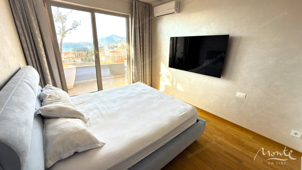 roskoshnyj penthaus s bolshoj terrasoj na kryshe garazhnym mestom i kladovoj v bechichi budva 14