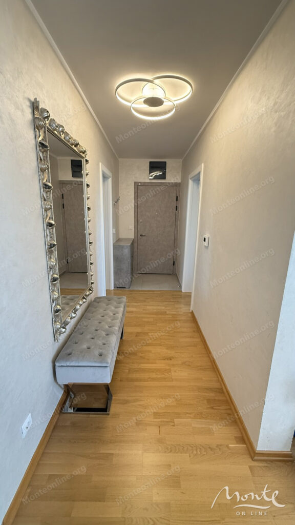 roskoshnyj penthaus s bolshoj terrasoj na kryshe garazhnym mestom i kladovoj v bechichi budva 20