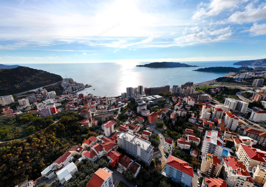 roskoshnyj penthaus s bolshoj terrasoj na kryshe garazhnym mestom i kladovoj v bechichi budva 34