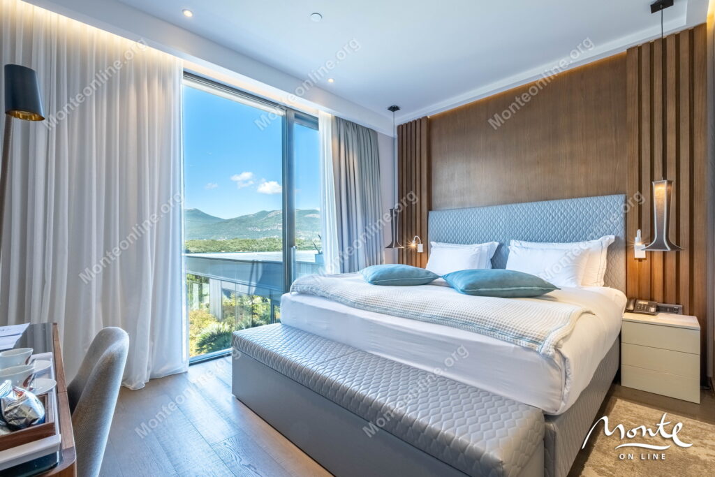 studiya v prestizhnom komplekse nikki beach montenegro s vidom na kotorskij zaliv 03