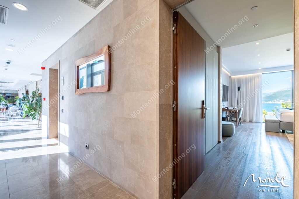 studiya v prestizhnom komplekse nikki beach montenegro s vidom na kotorskij zaliv 16