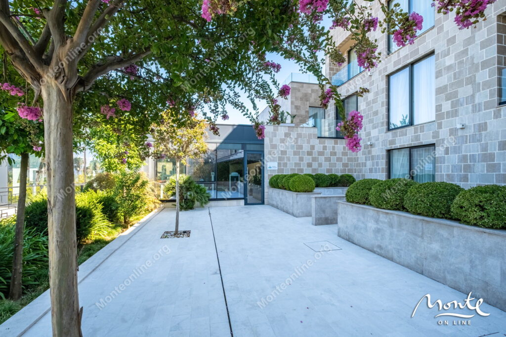 studiya v prestizhnom komplekse nikki beach montenegro s vidom na kotorskij zaliv 26