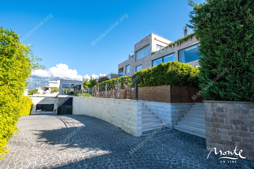 studiya v prestizhnom komplekse nikki beach montenegro s vidom na kotorskij zaliv 36