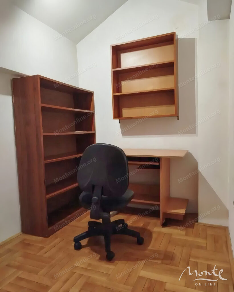 uyutnaya dvuhurovnevaya kvartira s 1 spalnej v podgoricze rajon zabelo 04