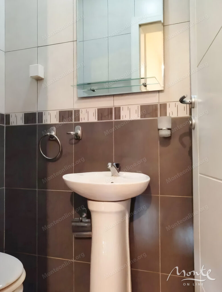 uyutnaya dvuhurovnevaya kvartira s 1 spalnej v podgoricze rajon zabelo 09