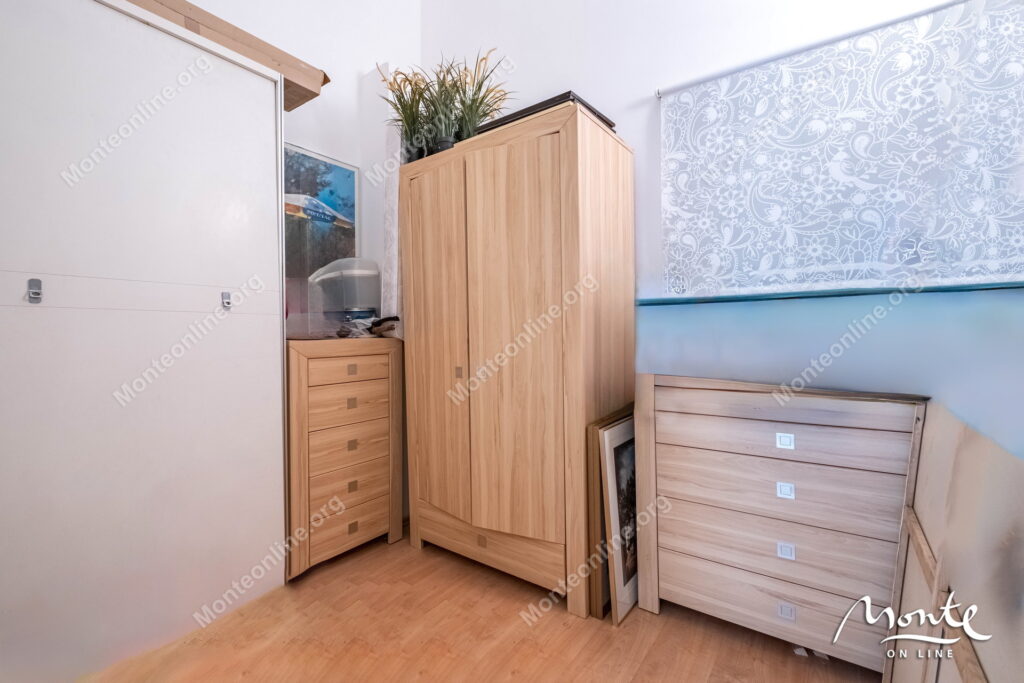 uyutnaya dvuhurovnevaya kvartira s 2 spalnyami u morya v lyute kotor 06