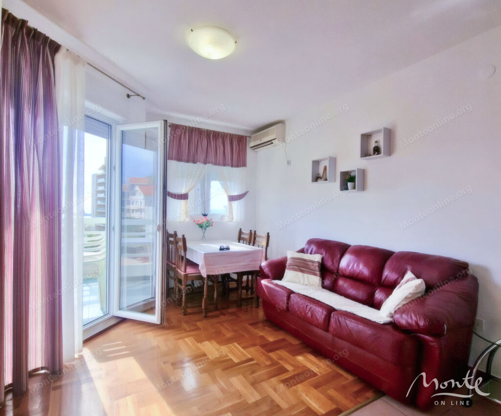 uyutnaya kvartira s 1 spalnej i vidom na more v petrovacze 01