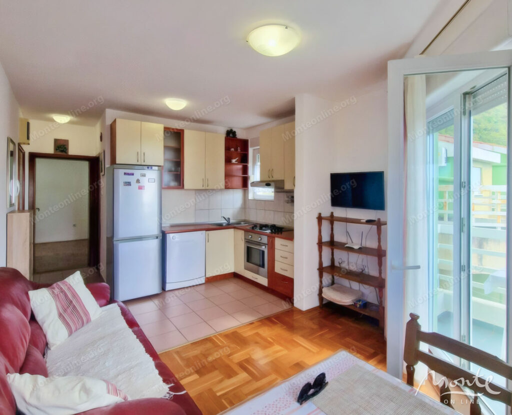 uyutnaya kvartira s 1 spalnej i vidom na more v petrovacze 03