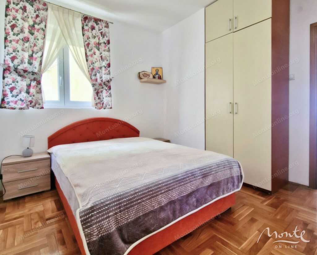 uyutnaya kvartira s 1 spalnej i vidom na more v petrovacze 06