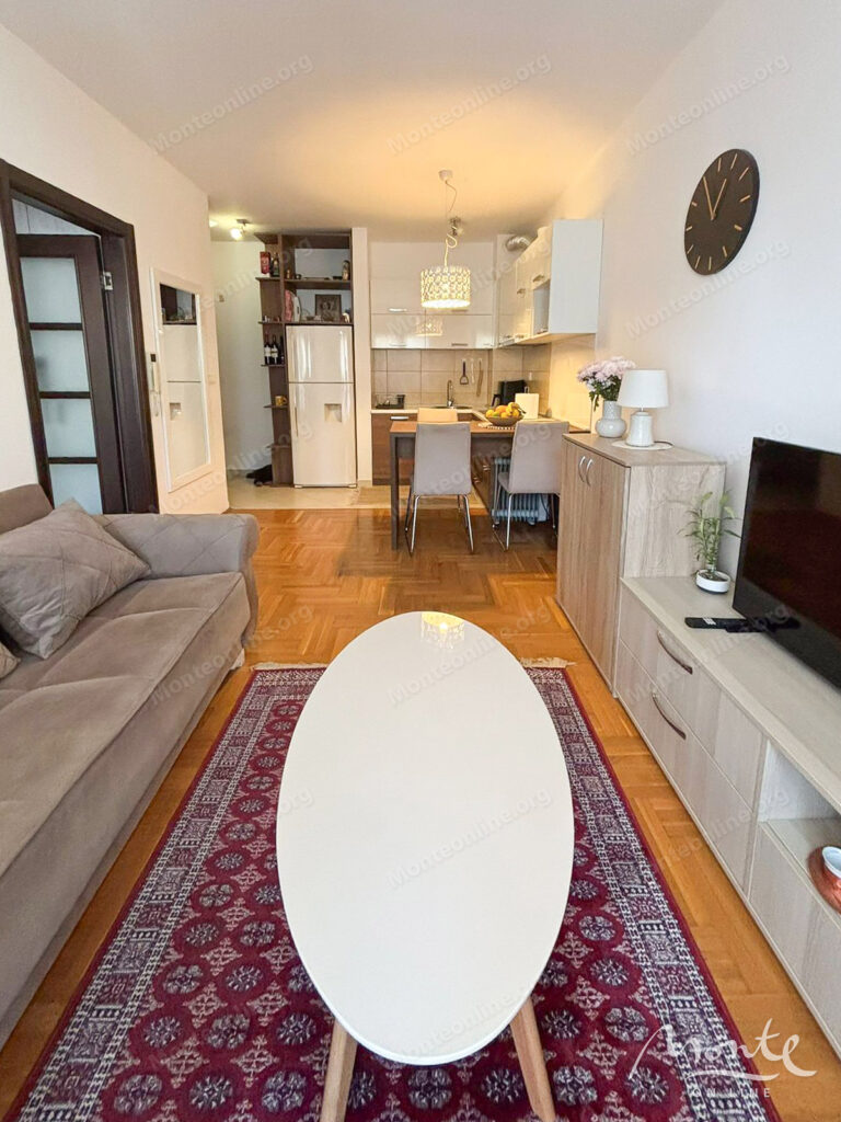 uyutnaya kvartira s 1 spalnej v budve rajon lazi 02