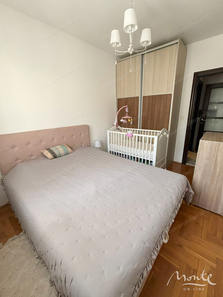 uyutnaya kvartira s 1 spalnej v budve rajon lazi 06