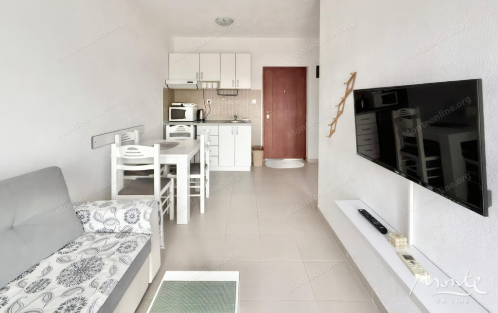 uyutnaya kvartira s 1 spalnej v dzhenovichi s vidom na more i terrasoj 03