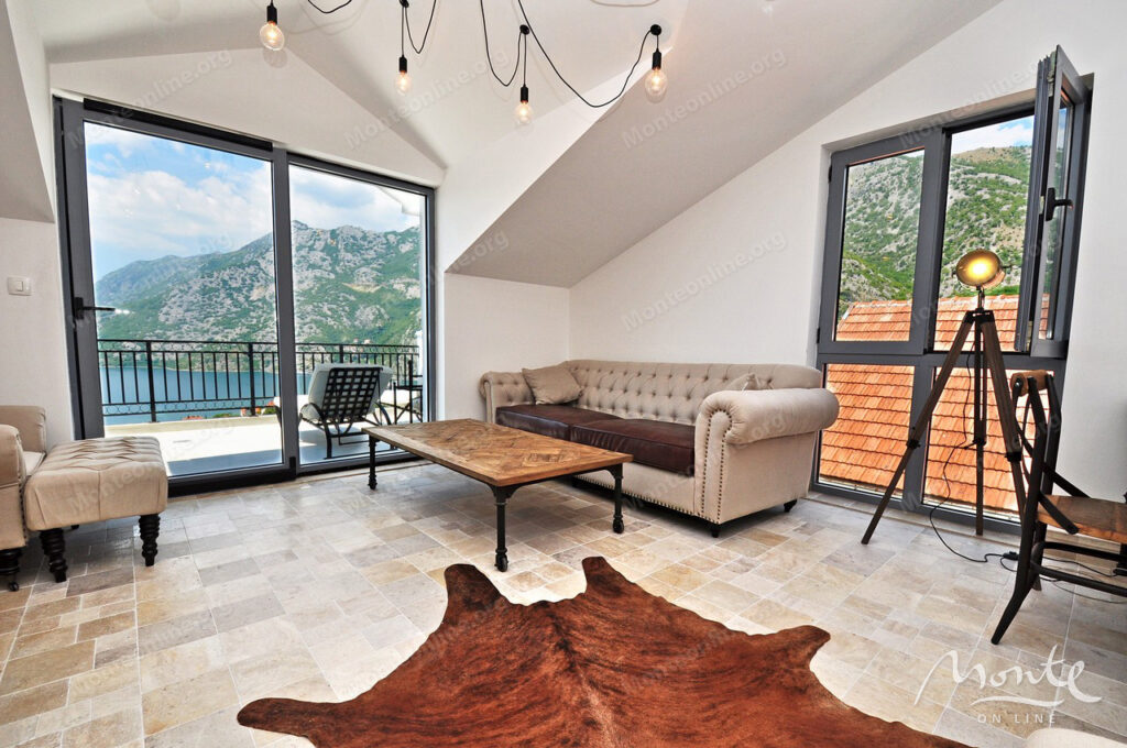 dejstvuyushhij apart otel s bassejnom i vidom na more v risane 03