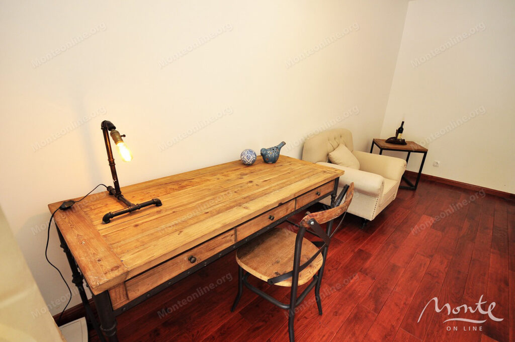 dejstvuyushhij apart otel s bassejnom i vidom na more v risane 43