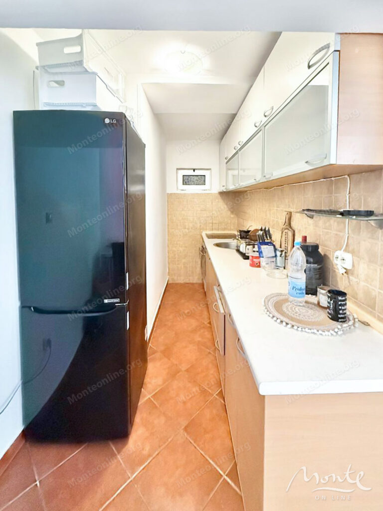 dve kvartiry v 50 metrah ot morya v muo kotor 07