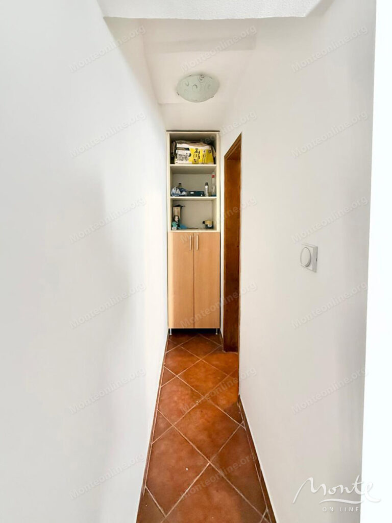 dve kvartiry v 50 metrah ot morya v muo kotor 08