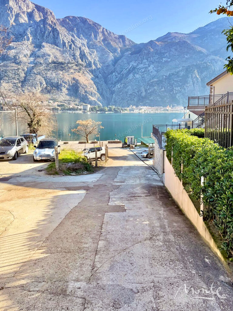 dve kvartiry v 50 metrah ot morya v muo kotor 15