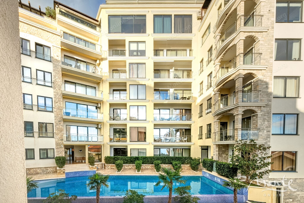 kvartira s 1 spalnej v sovremennom komplekse s bassejnom bechichi 15