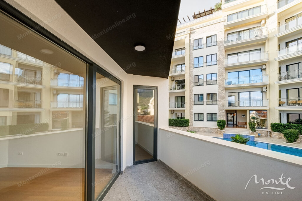 kvartira s 1 spalnej v sovremennom komplekse s bassejnom bechichi 16